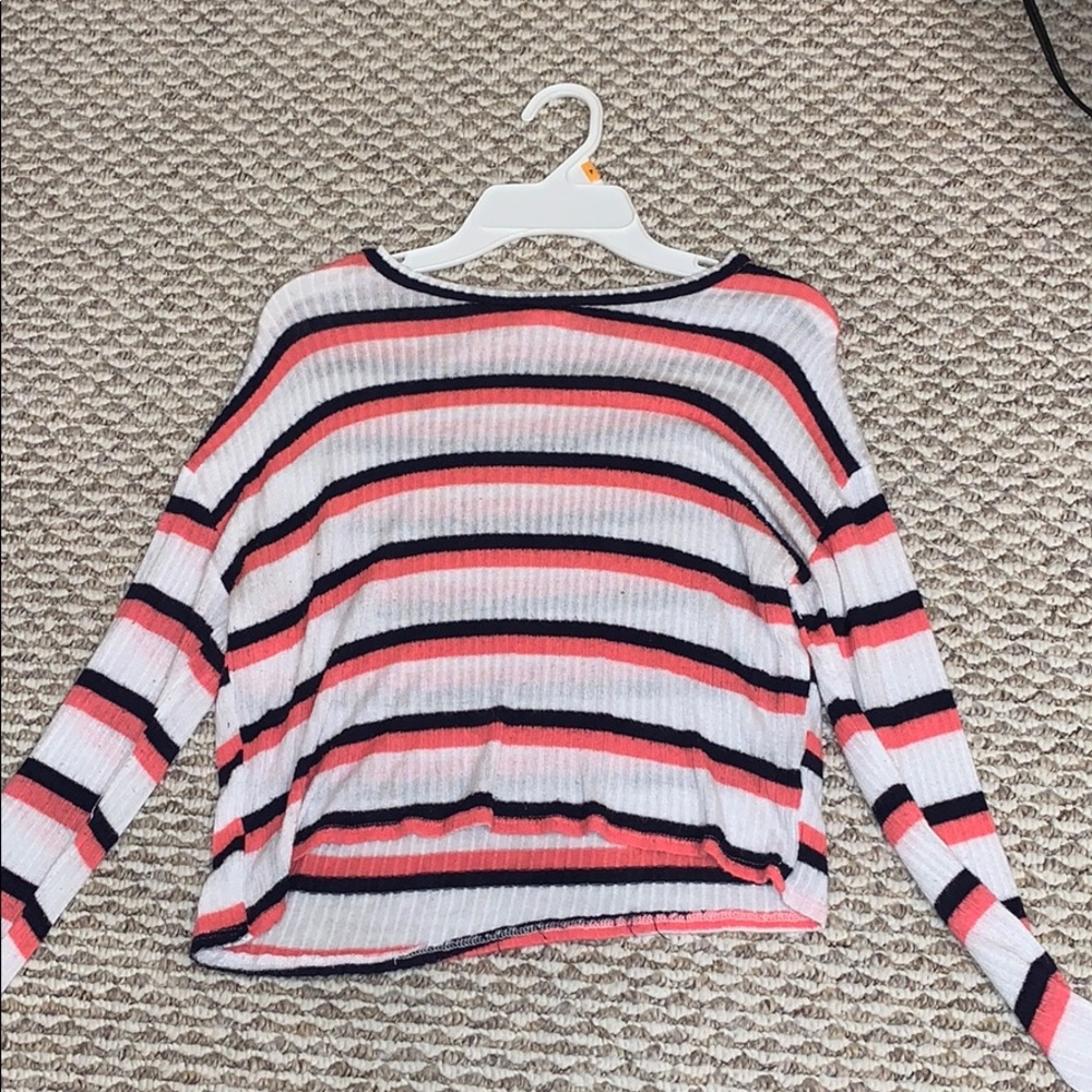 Long sleeved-strip top
